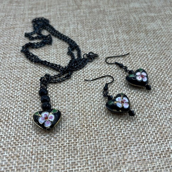 Black Heart Pendant Necklace and Earrings with Floral Design Black Chain link - Picture 4 of 11